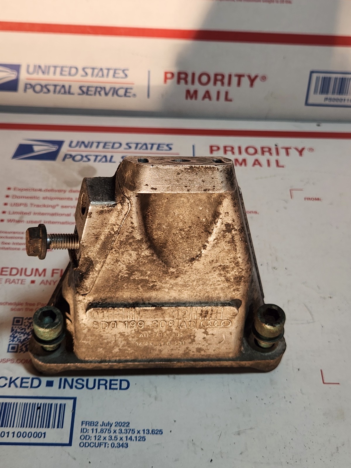 (8D0 199 308 AD) OEM AUDI 2.7T UPPER MOTOR MOUNT BRACKET RH PASSENGER SIDE