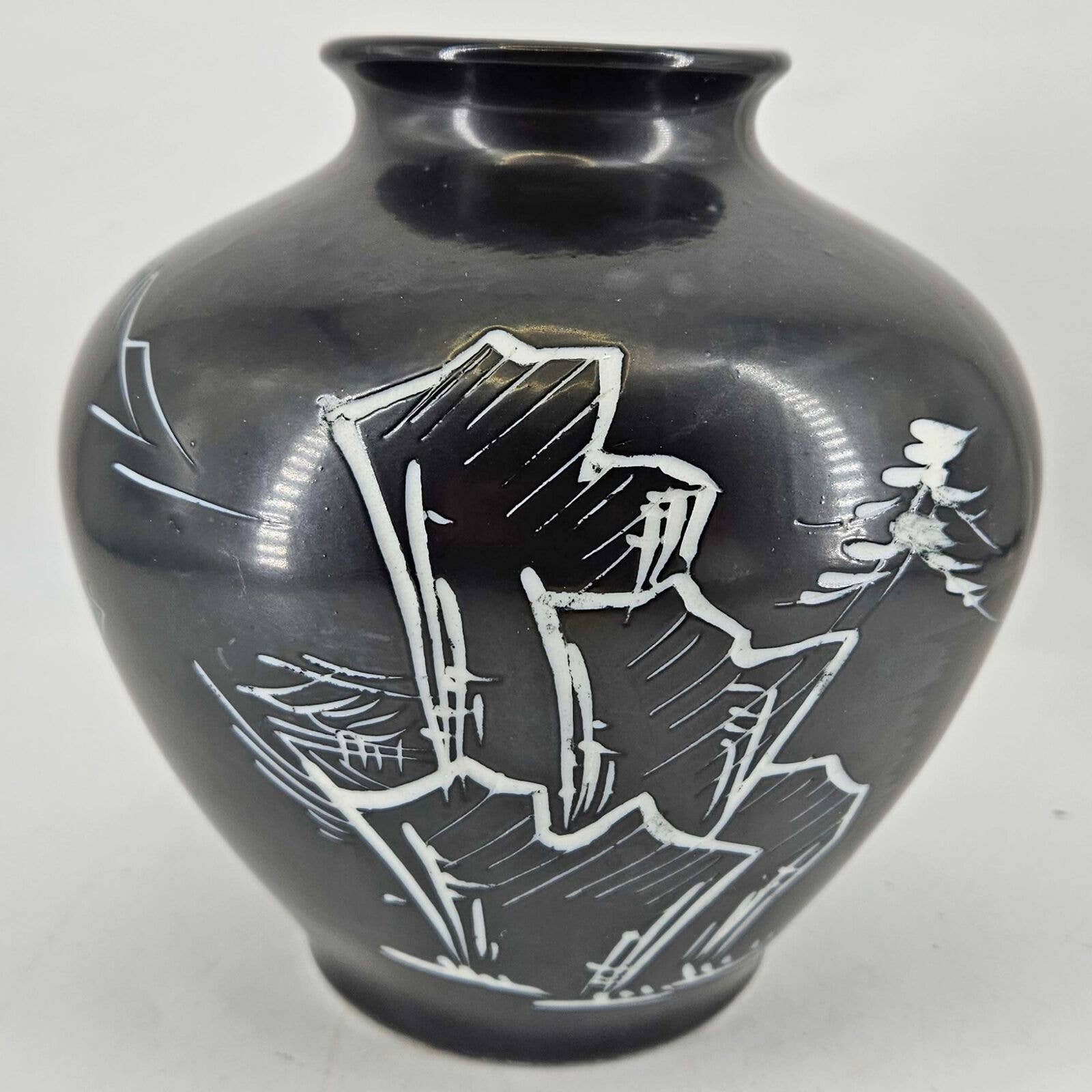 Vintage TOYO MCM Mid Century Modern graphic pattern black white vase
