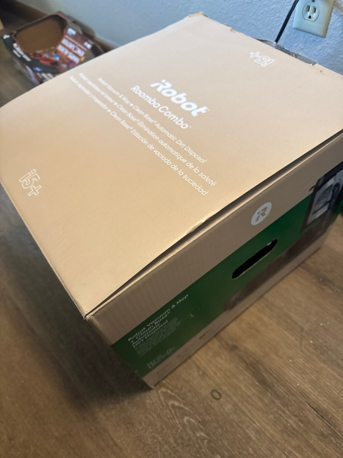 Roomba i5+ vacuum and mop + clean base