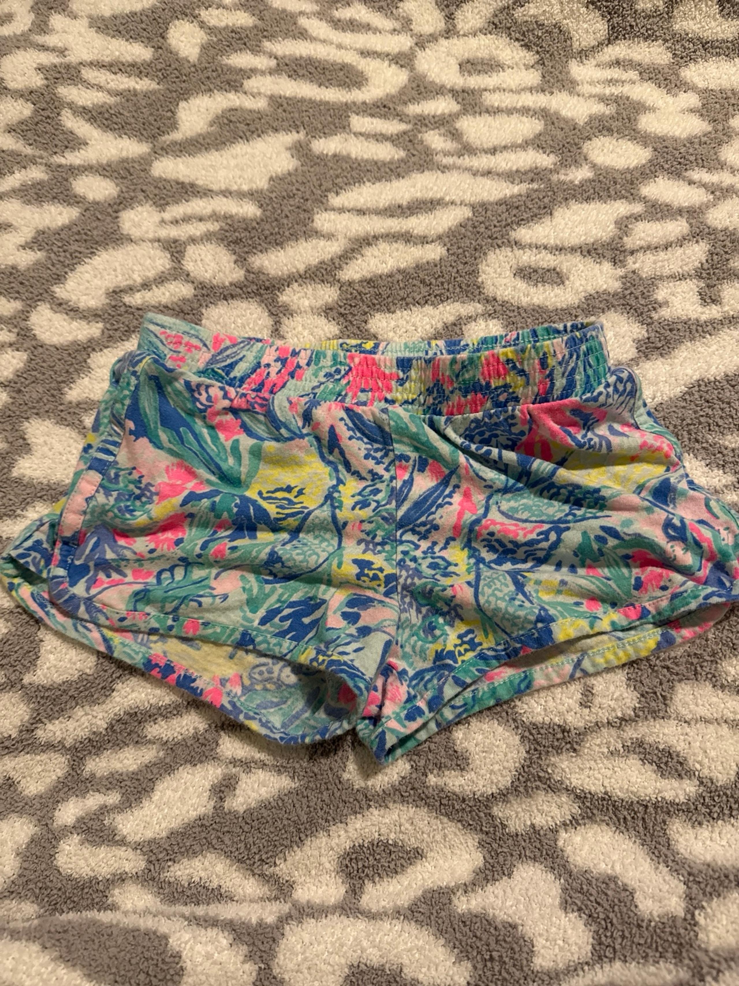 Lilly Pulitzer girls shorts - size Small 4-5