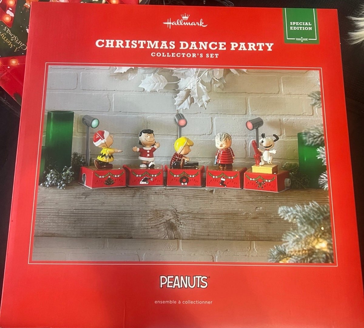 Hallmark Peanuts Christmas Dance Party