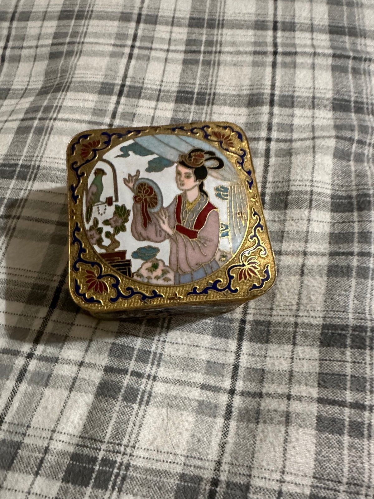 Antique CHINESE GEISHA BRASS CHAMPELE ENAMEL CLOISONNE TRINKET BOX