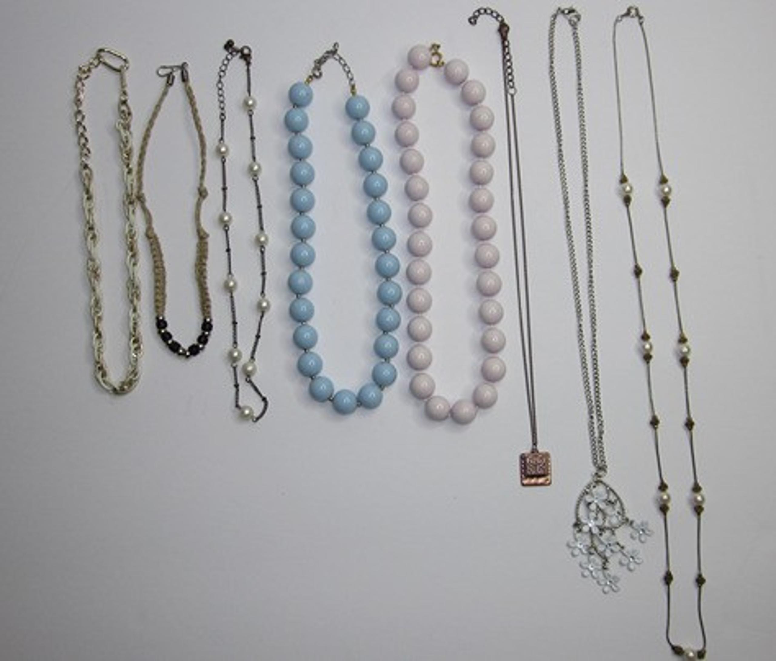 Necklace of 8 varied lengths and styles chokers elegant long casual jewelry - Lot