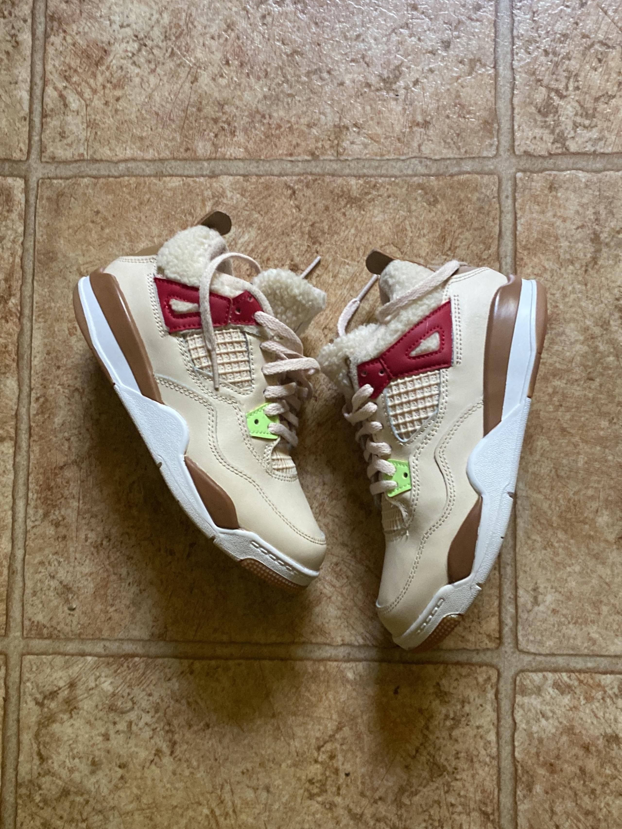 Jordan 4 girls 13.5c brown 13c