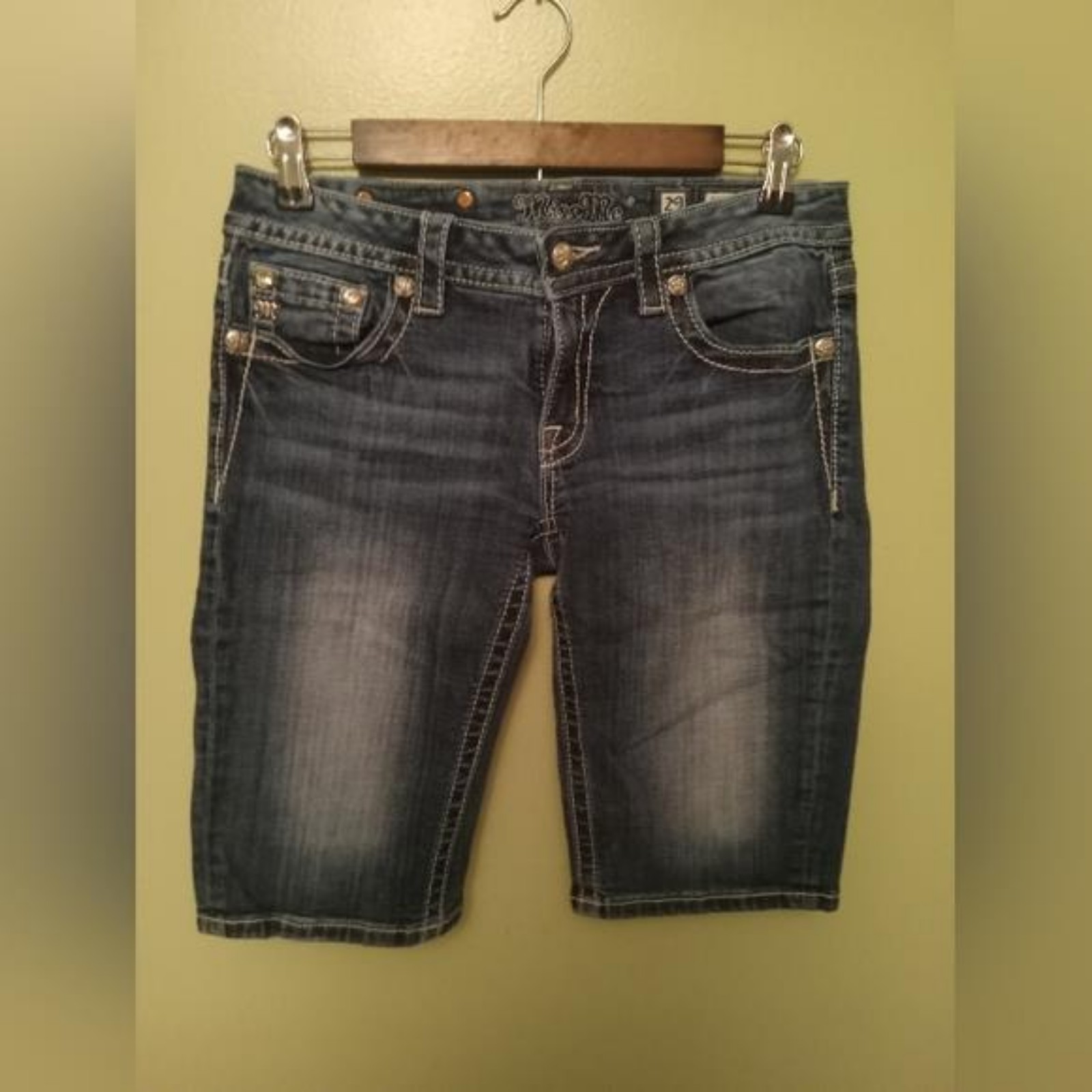Embroidered denim skinny shorts