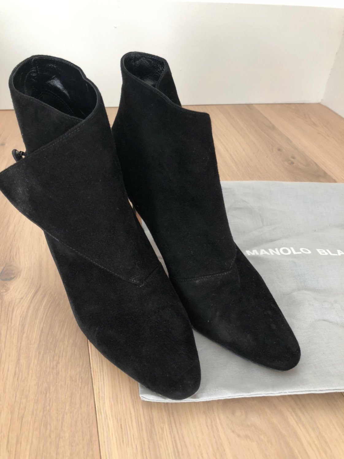 manolo blahnik suede booties