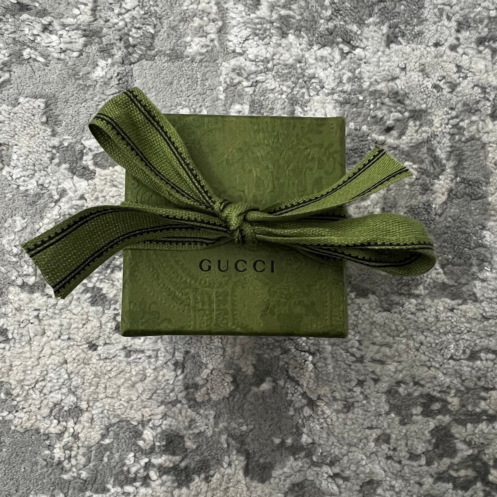 GUCCI Printed Silk Neck Bow