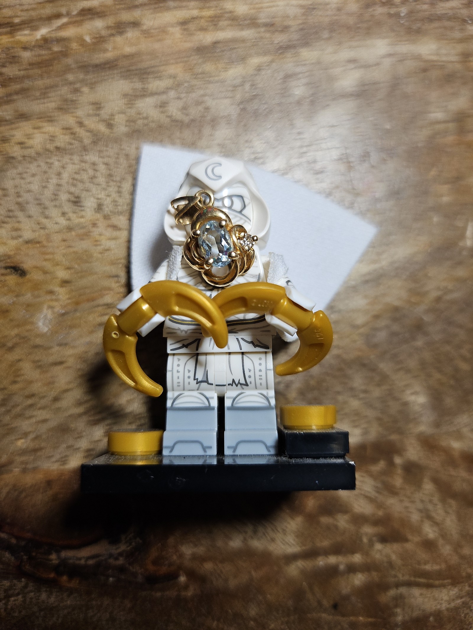 14k gold solid pendant with small diamond