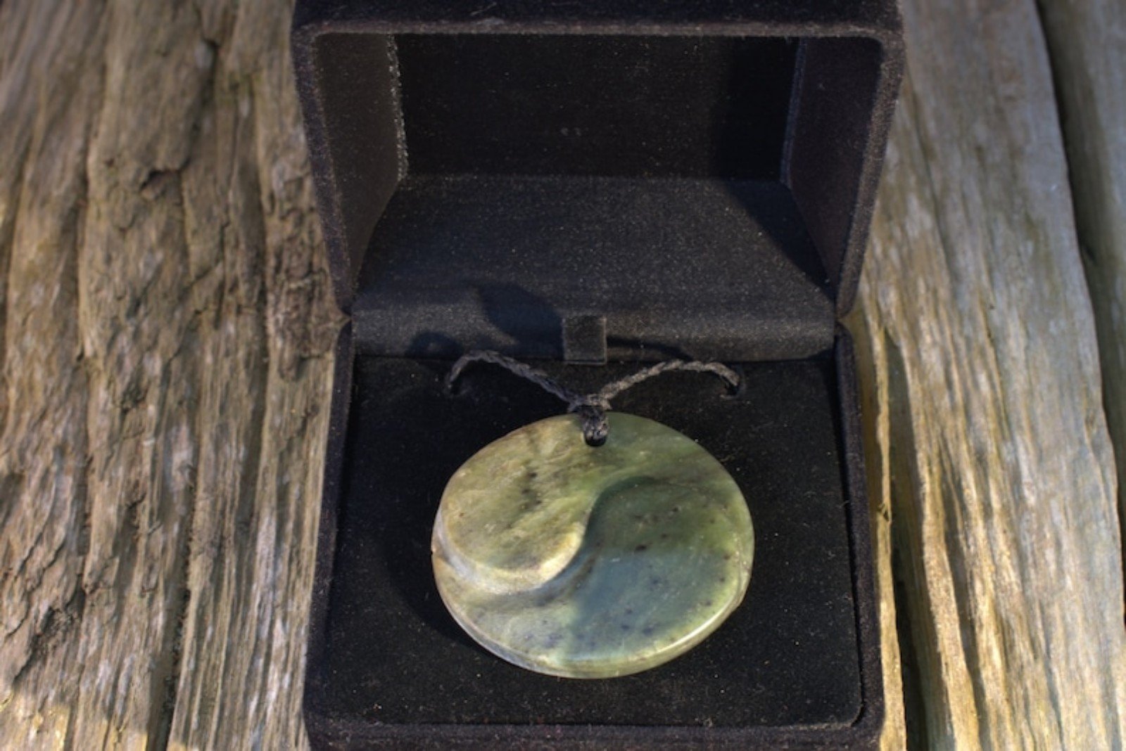 POUNAMU New Zealand jade Yin Yang necklace