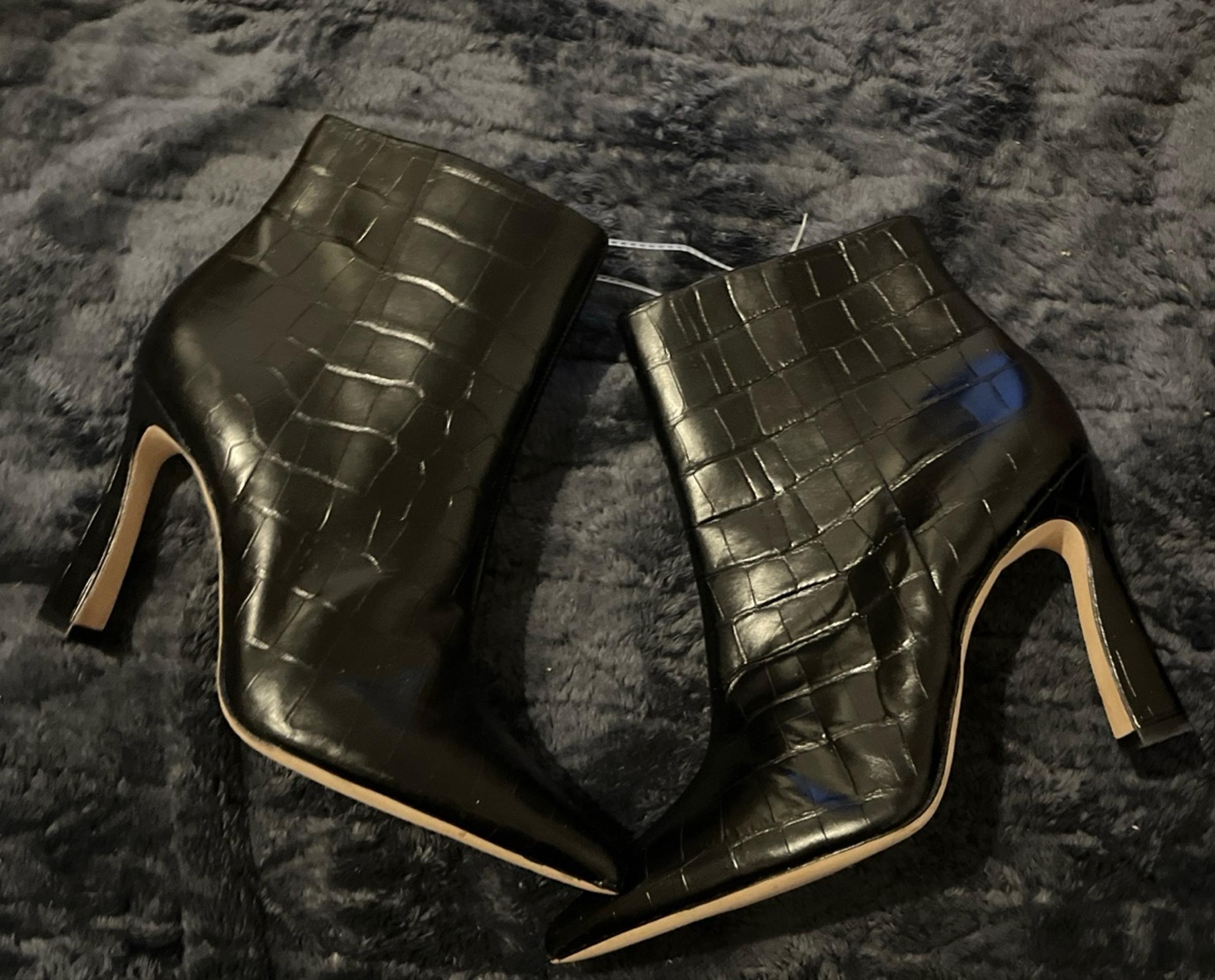 Antonio Melani ankle boots Black preowned textured leather 8.5