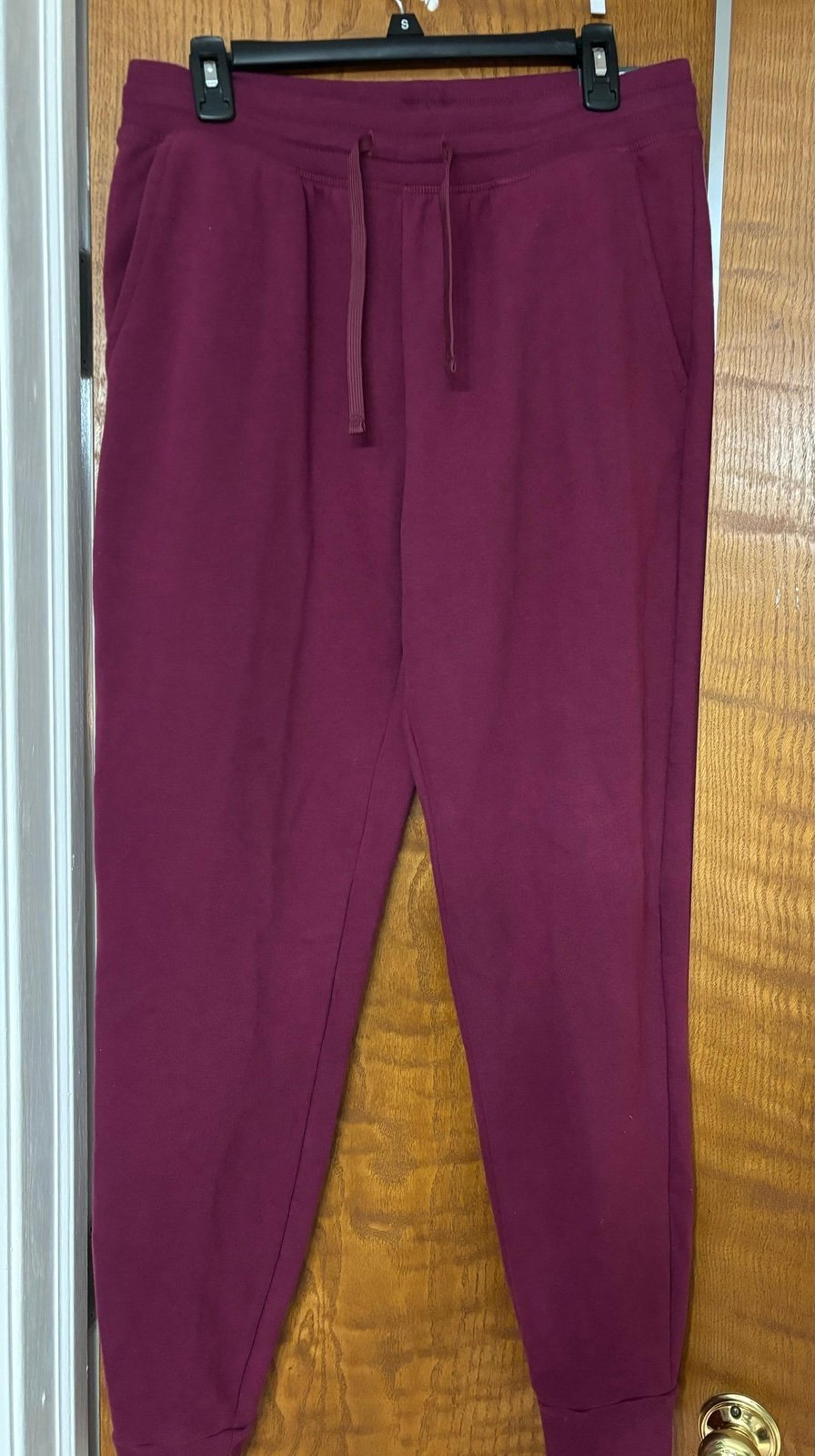 Tek Gear UltraSoft Fleece Berry/burgundy Jogger Sweatpants. Men’s size Medium
