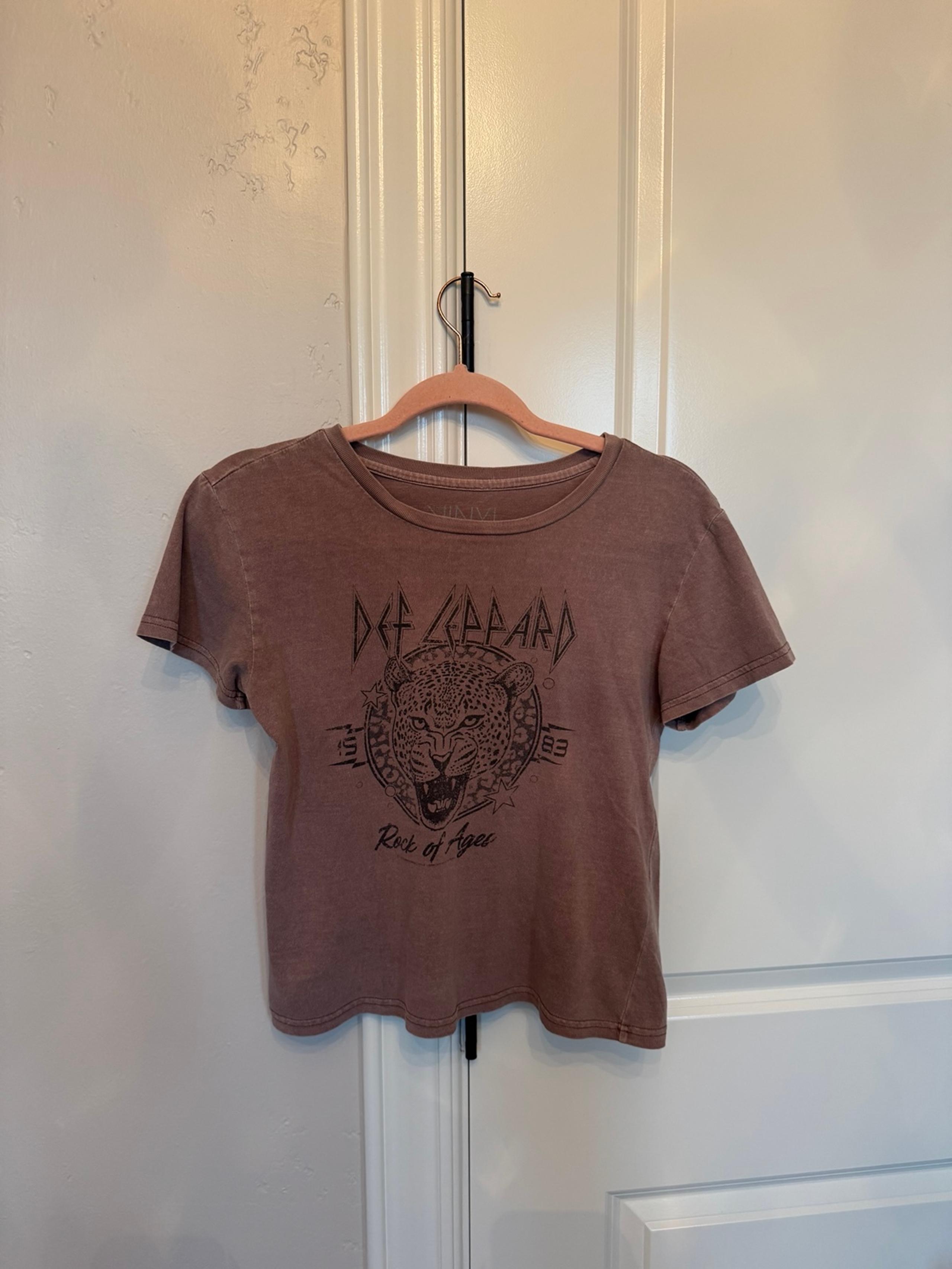 Girls/Womens Brown Def Leppard Graphic Tes