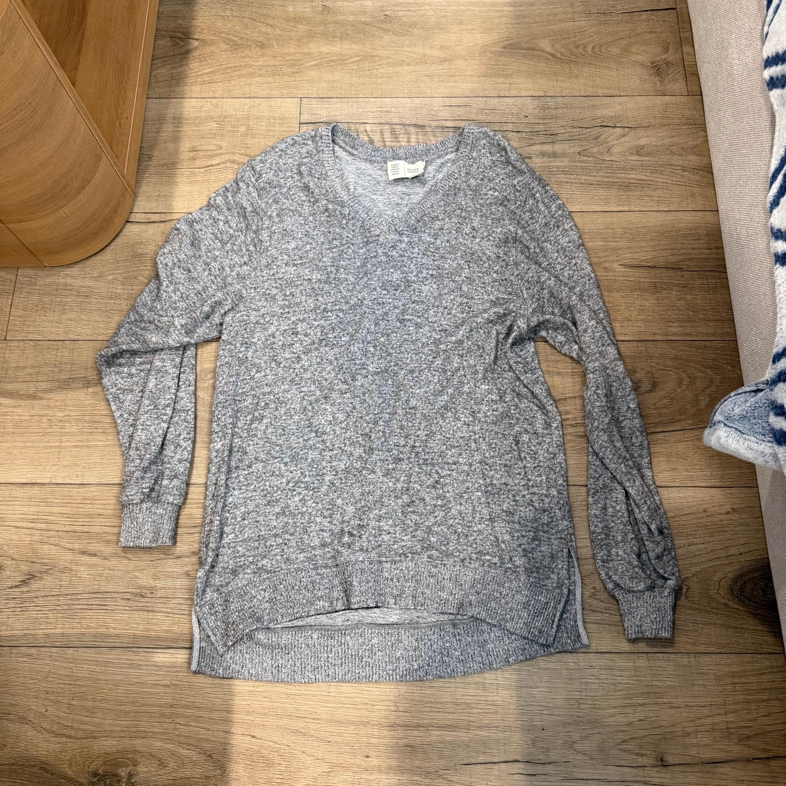 Saturday Sunday Anthropologie Small Women’s Heather Gray V-Neck Sweater