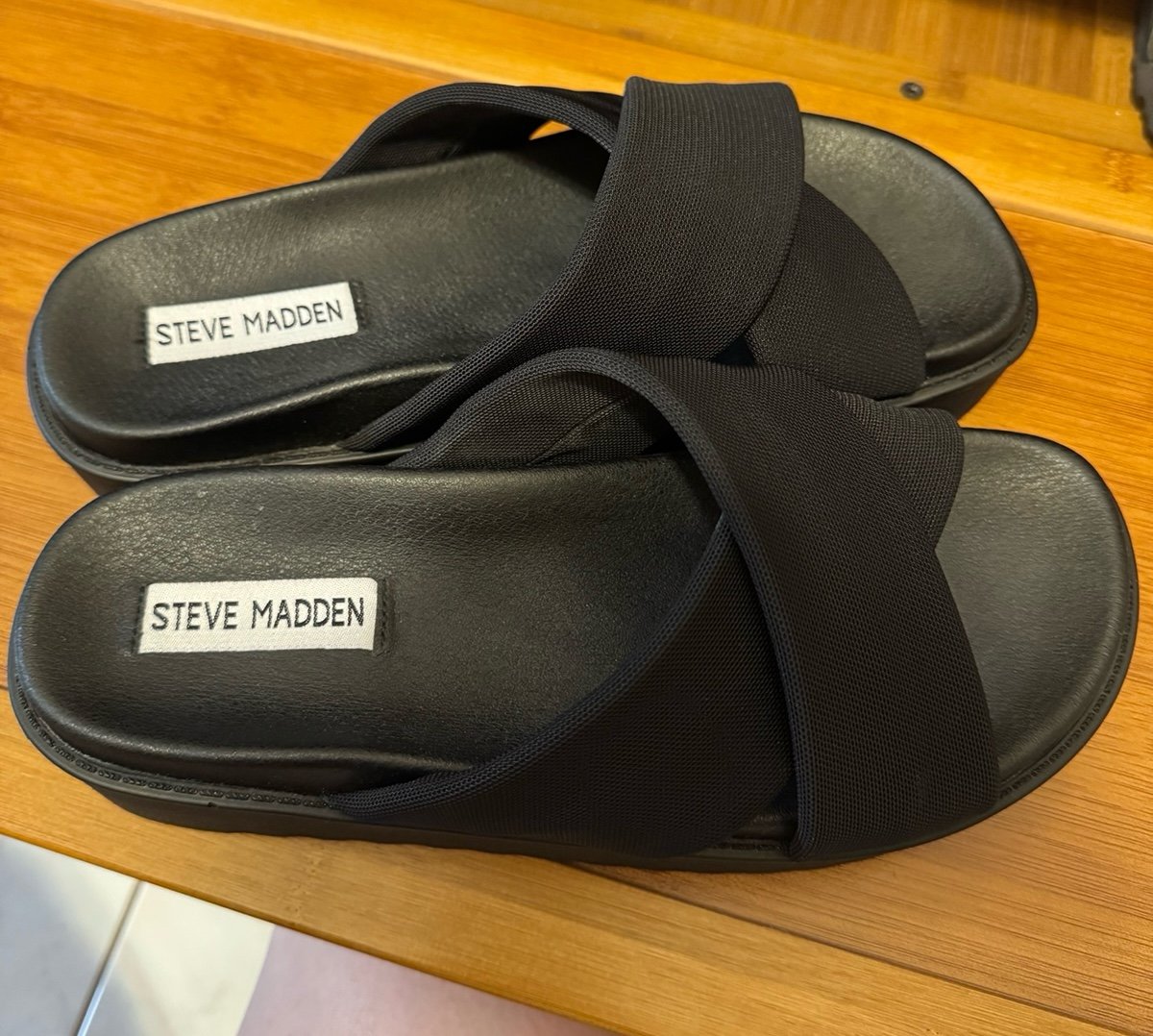 ★Steve Madden★ベスト商品★LOCKE BLACK★サンダル STEVE MADDEN サンダル クッションベルトサンダル/STEVE BONKERS