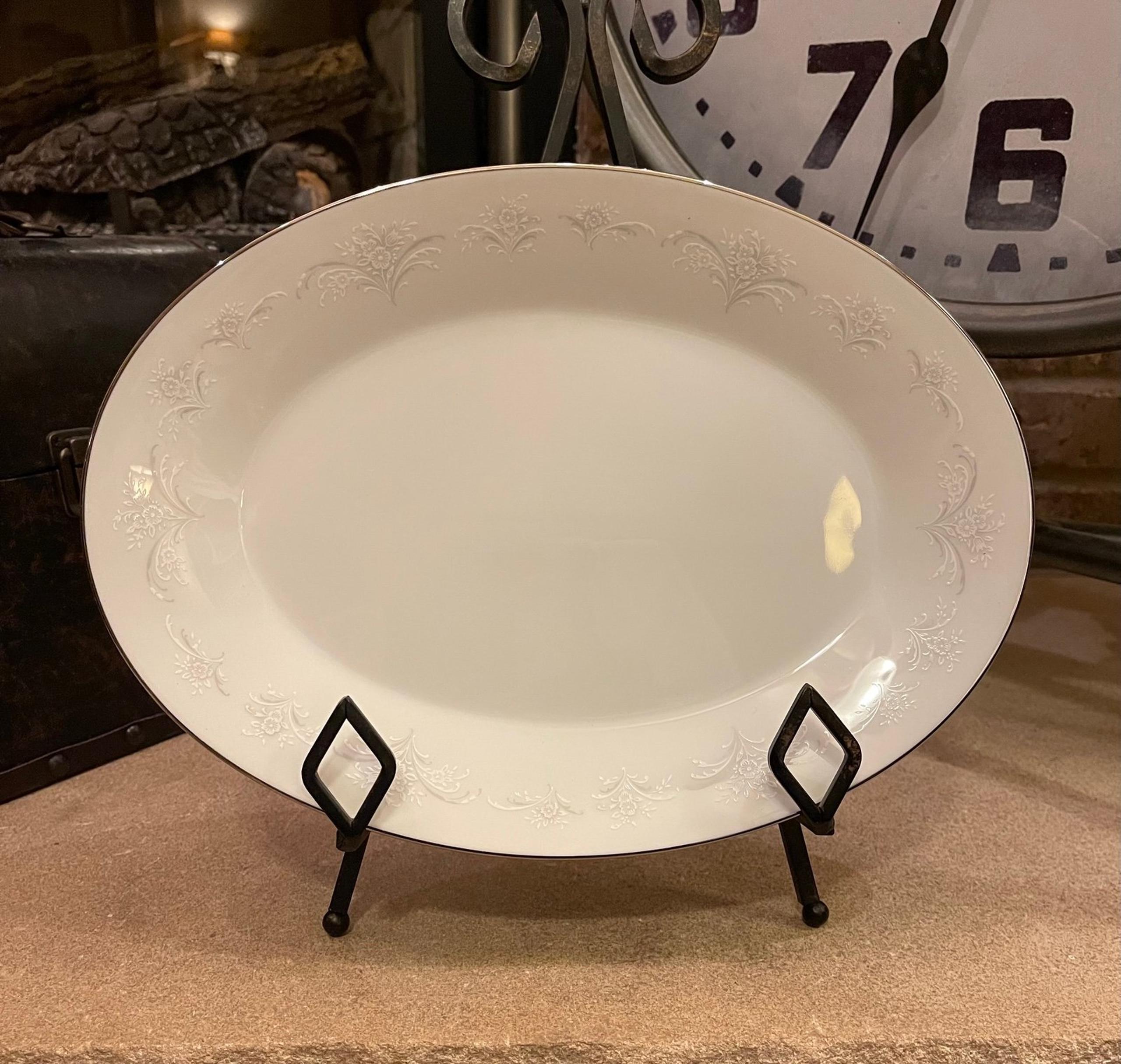 NORITAKE  Casablanca 6842 oval serving platter. 8.5”x12”