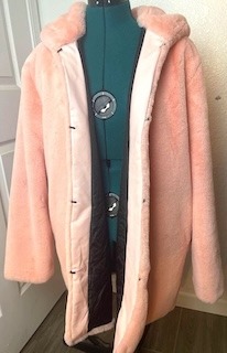 3XL pink fluffy jacket with hood, black lining and clasp to close