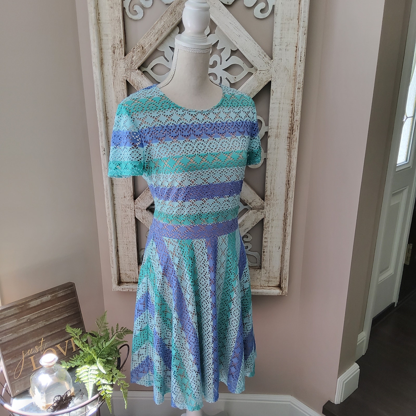 BCBGMaxAzria Women's Renley Fit & Flare A-line Flowy Lace Midi Dress Aqua Combo