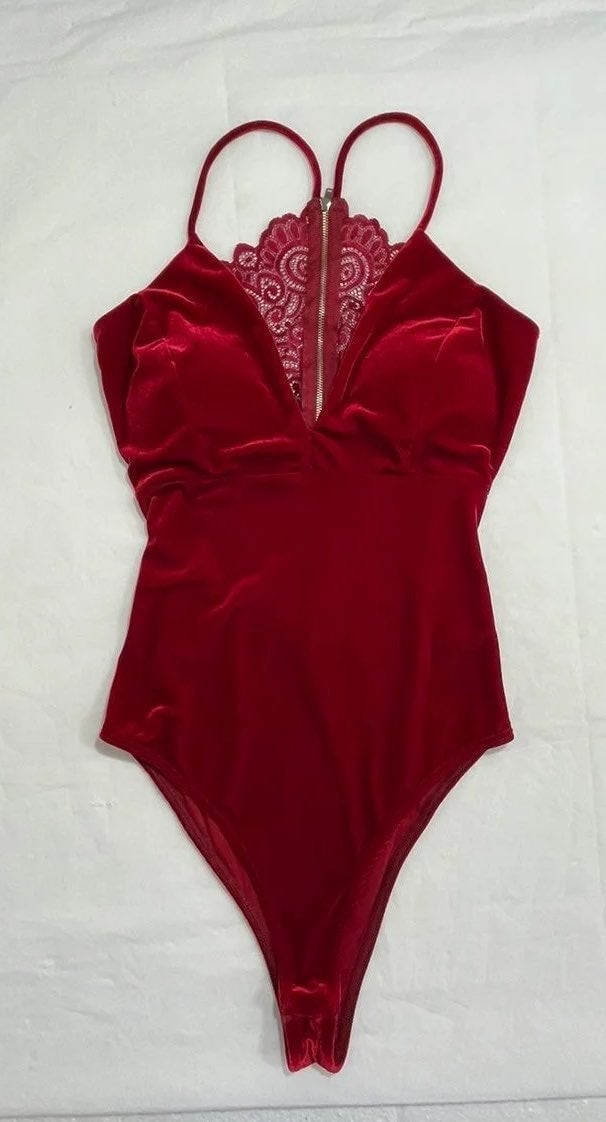 A’Gaci red velvet onesie size small