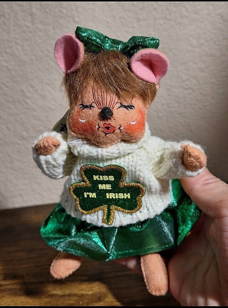 Adorable Rare Vintage 2009 6 Annalee Kiss Me Im Irish Girl Mouse/St.Patrick's