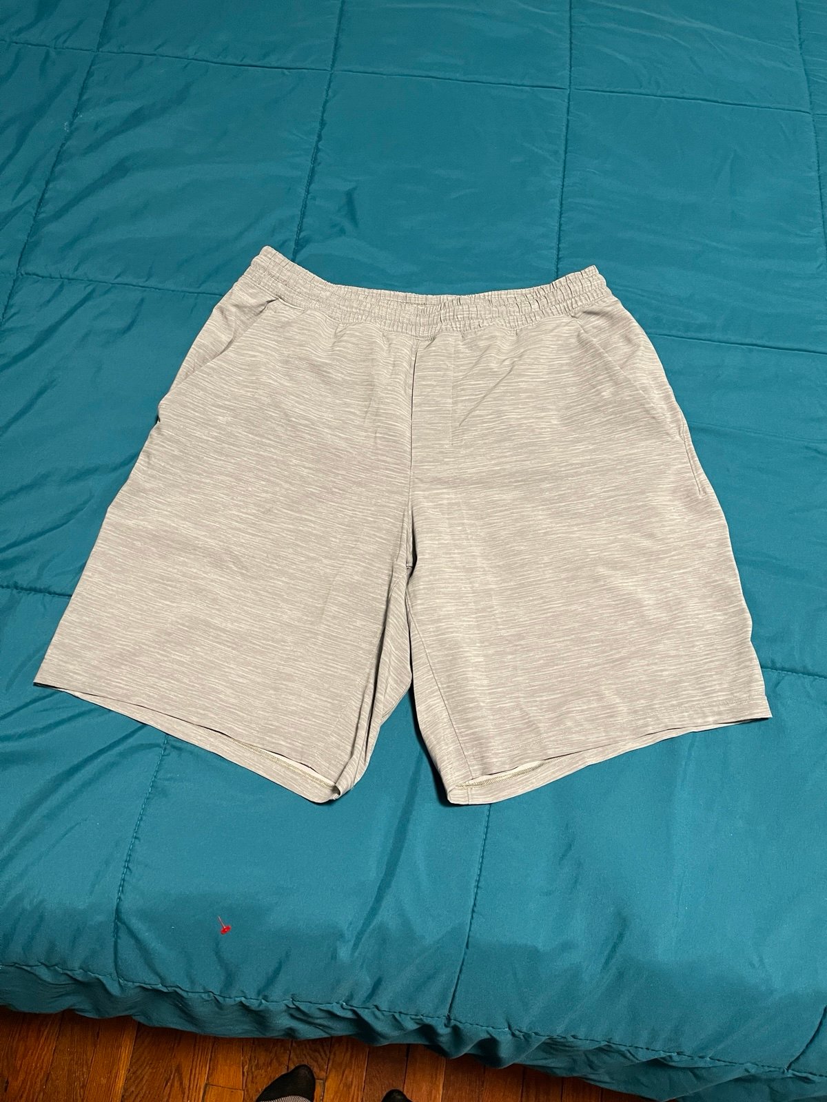 Mens lululemon shorts L