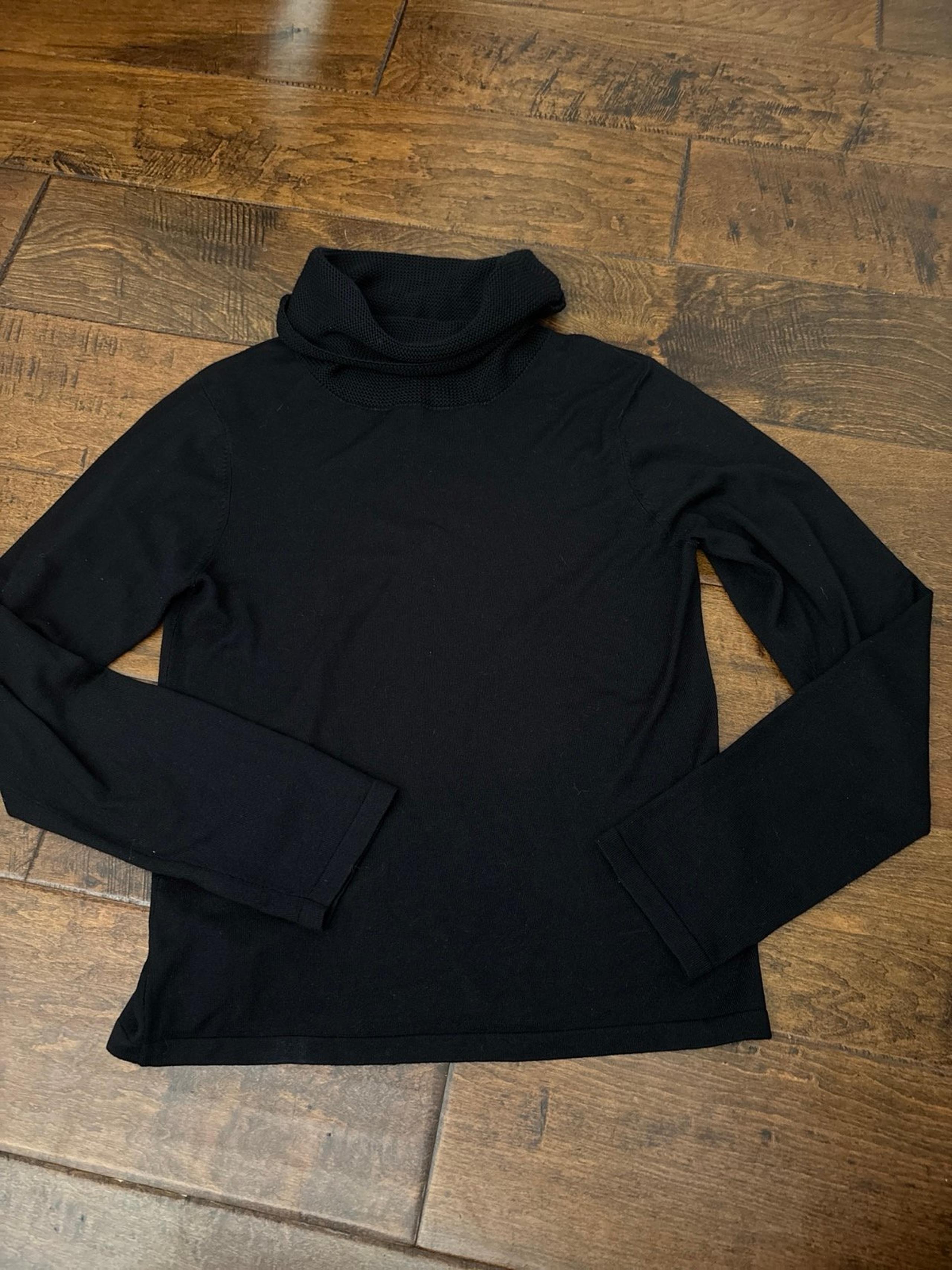 Banana Republic knit turtleneck top, S