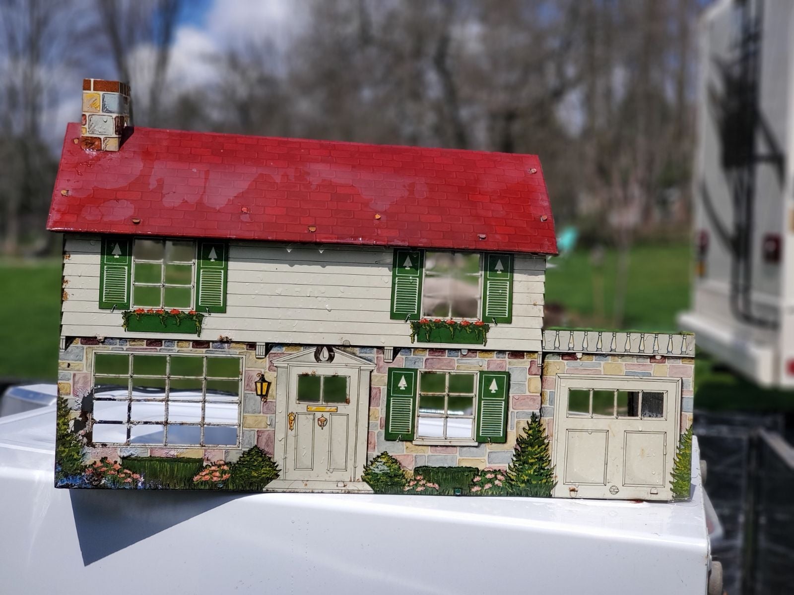1940 metal doll house.