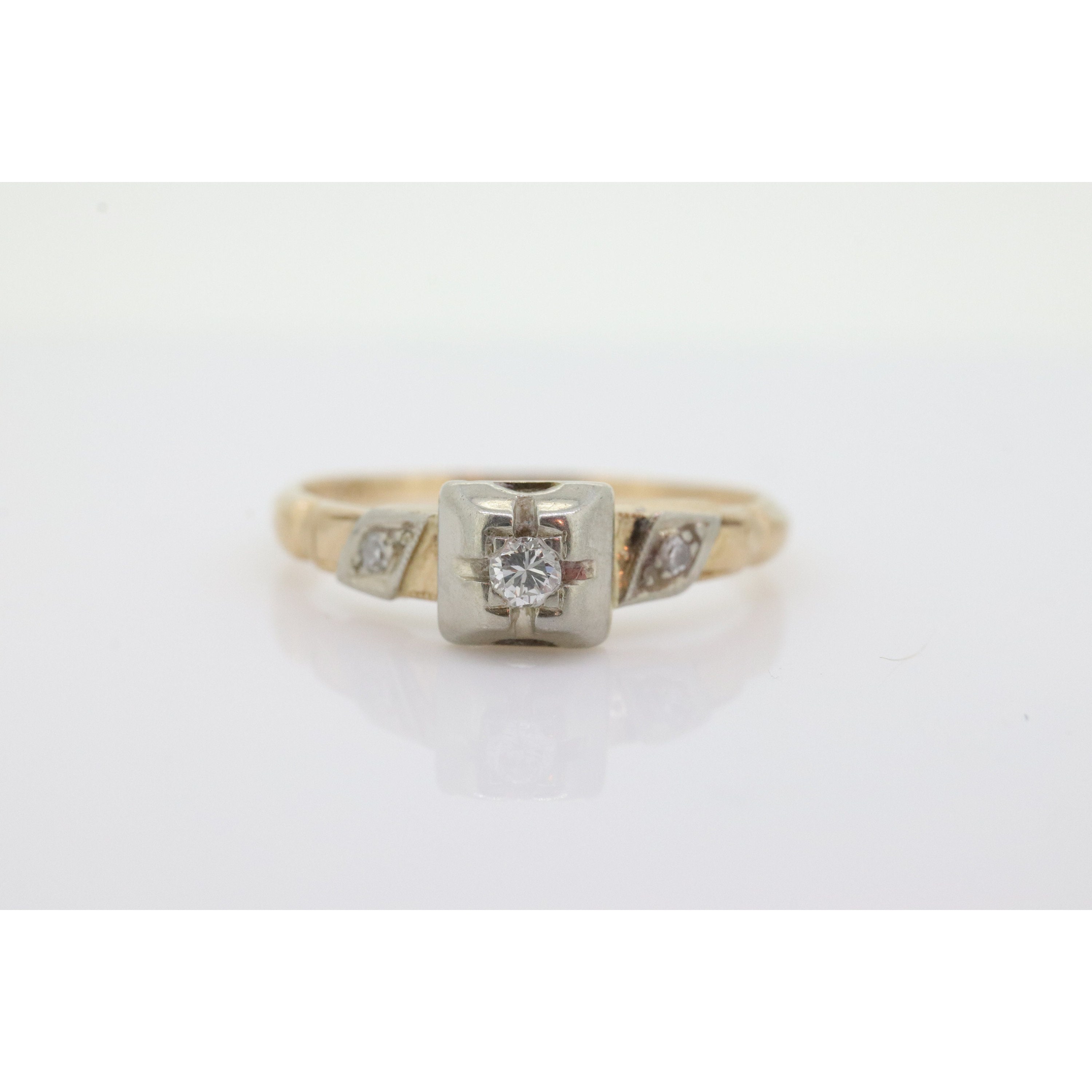 Art Deco Diamond Solitaire Ring. 14k Gold Old European Cut diamond floral Ring