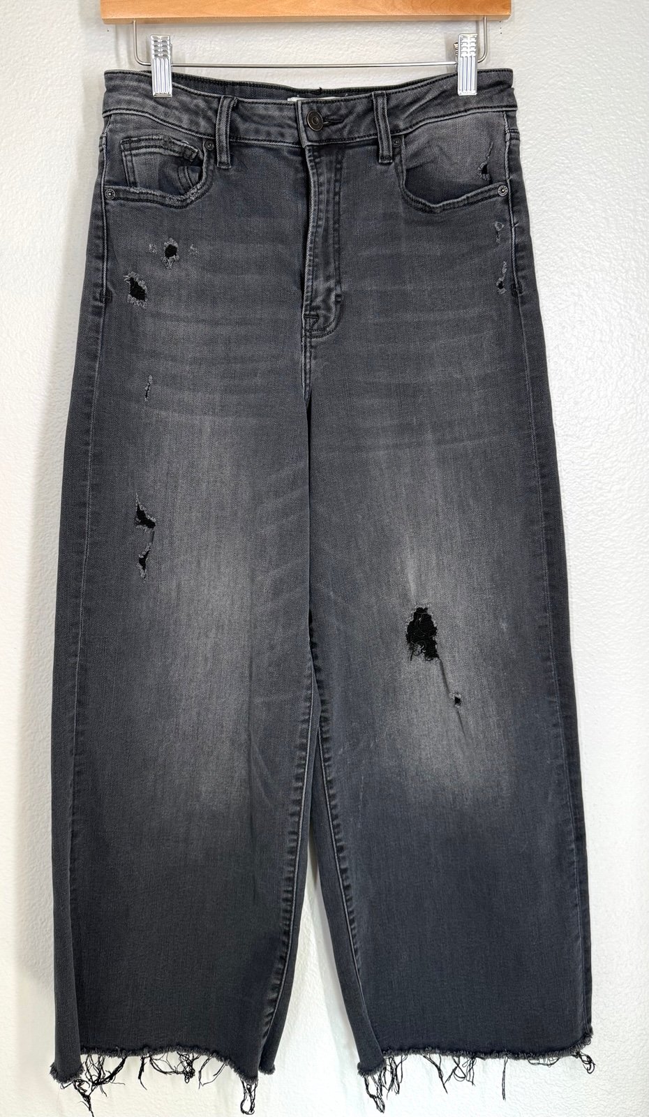 HIDDEN Jeans Wide Leg Barrel Women's Size 30 Black Distressed Denim Cropped EUC