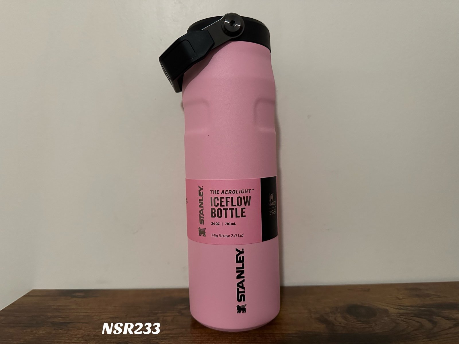 STANLEY x MESSI ICEFLOW™ BOTTLE WITH FLIP STRAW LID 24 OZ 0.7 L- LIMITED IN HAND