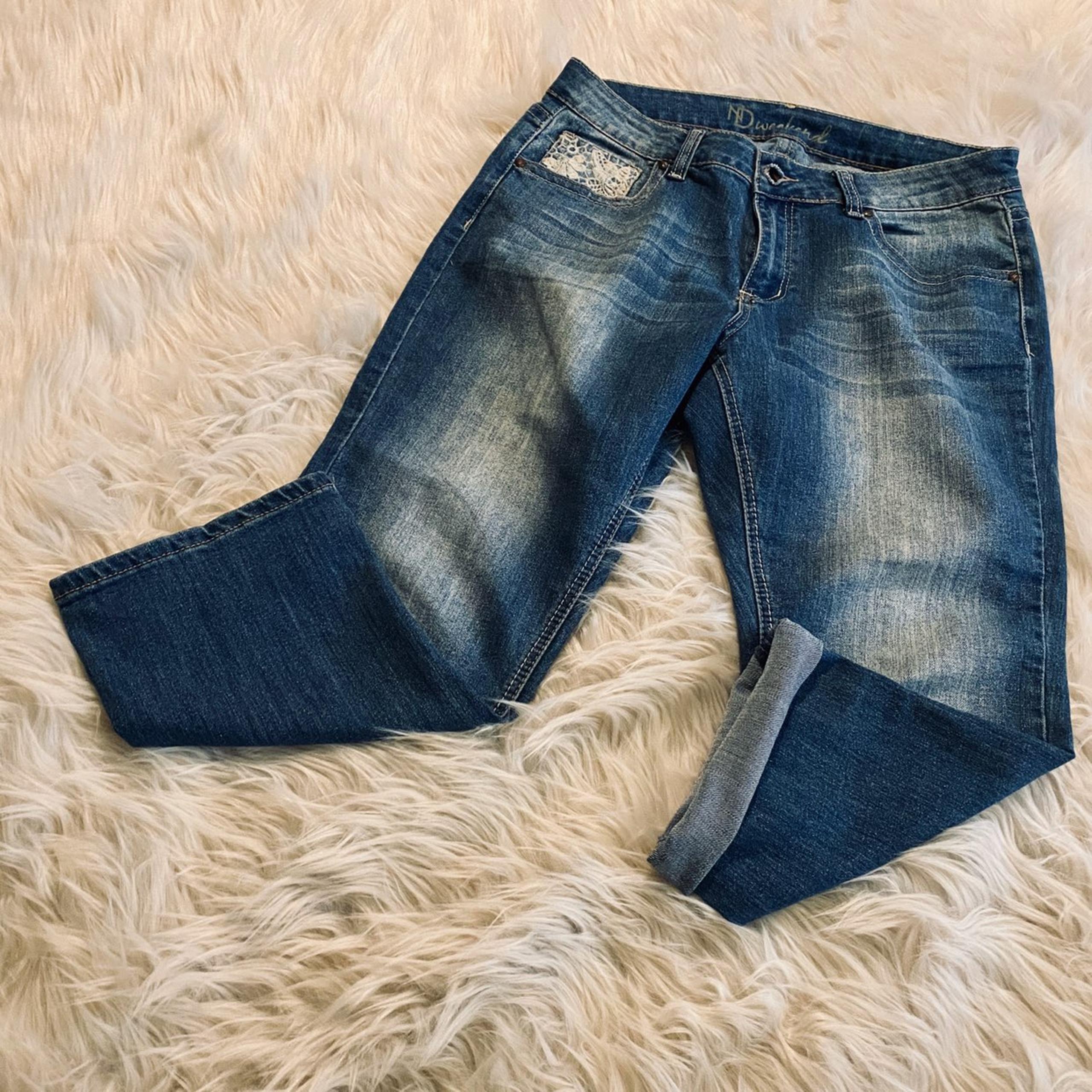 New Directions Lace Pocket Capris