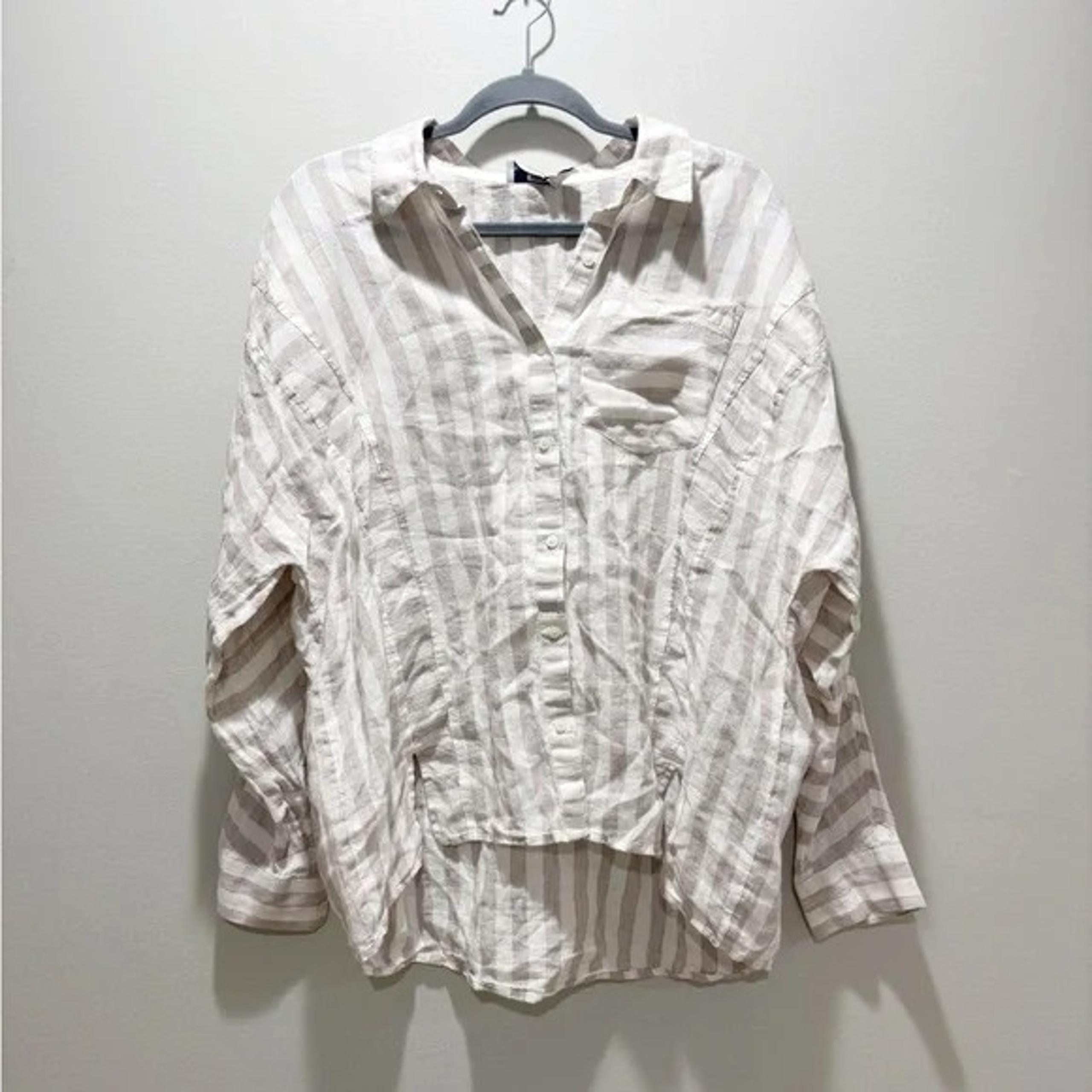 VINEYARD VINES • Women’s Beige/White Stripe Relaxed Fit Linen Button Down Shirt