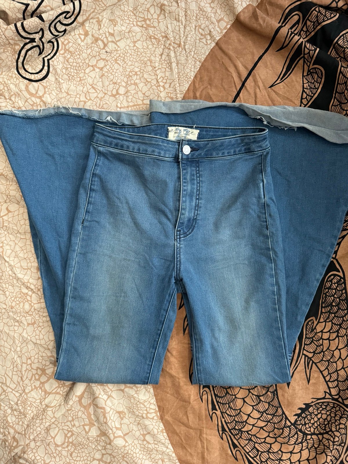 FREE PEOPLE float on bell bottoms blue sz 27 short EUC