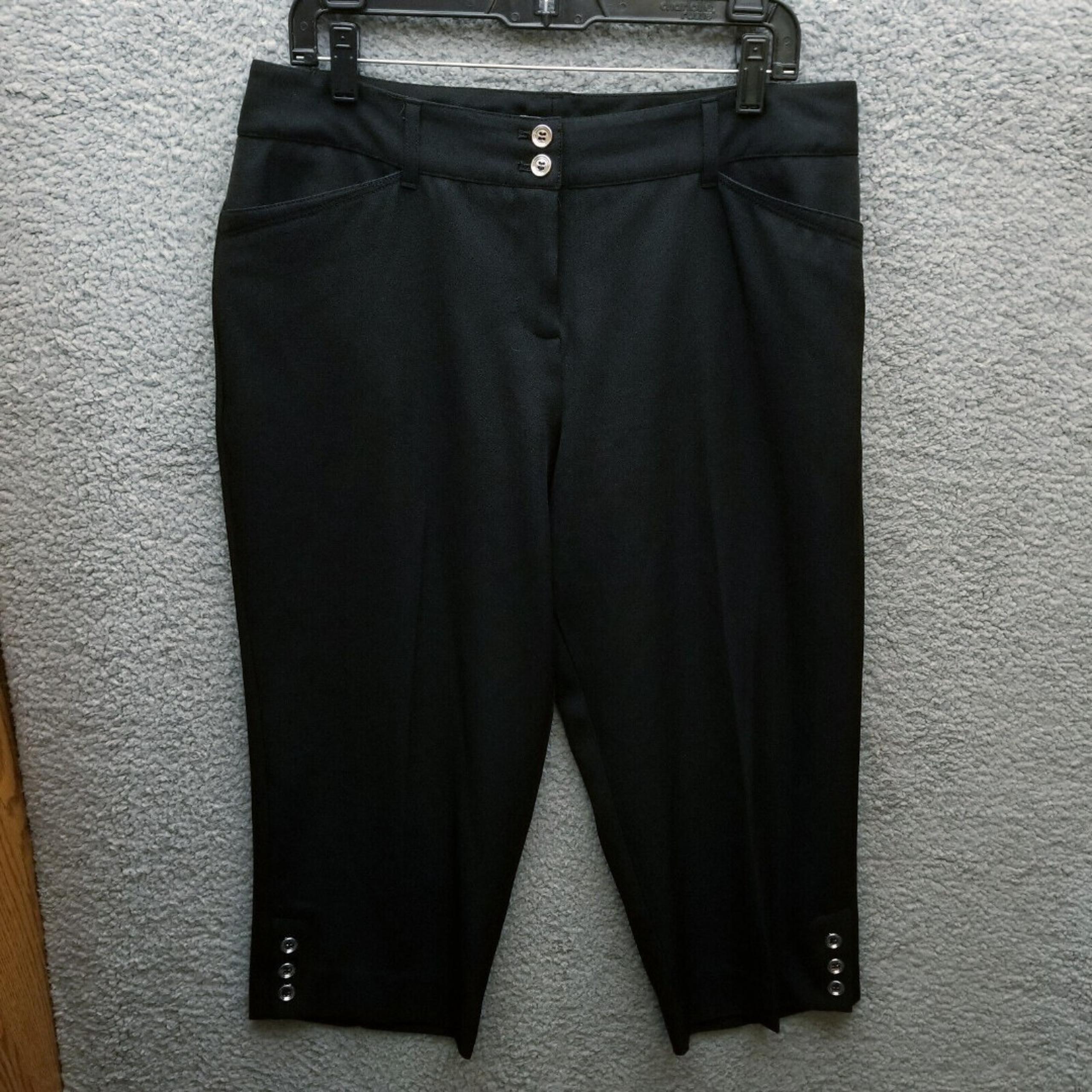 CATO Women's 12 Flap Ankle-Button Black Capri Pants 33.75" 21.5" 11"
