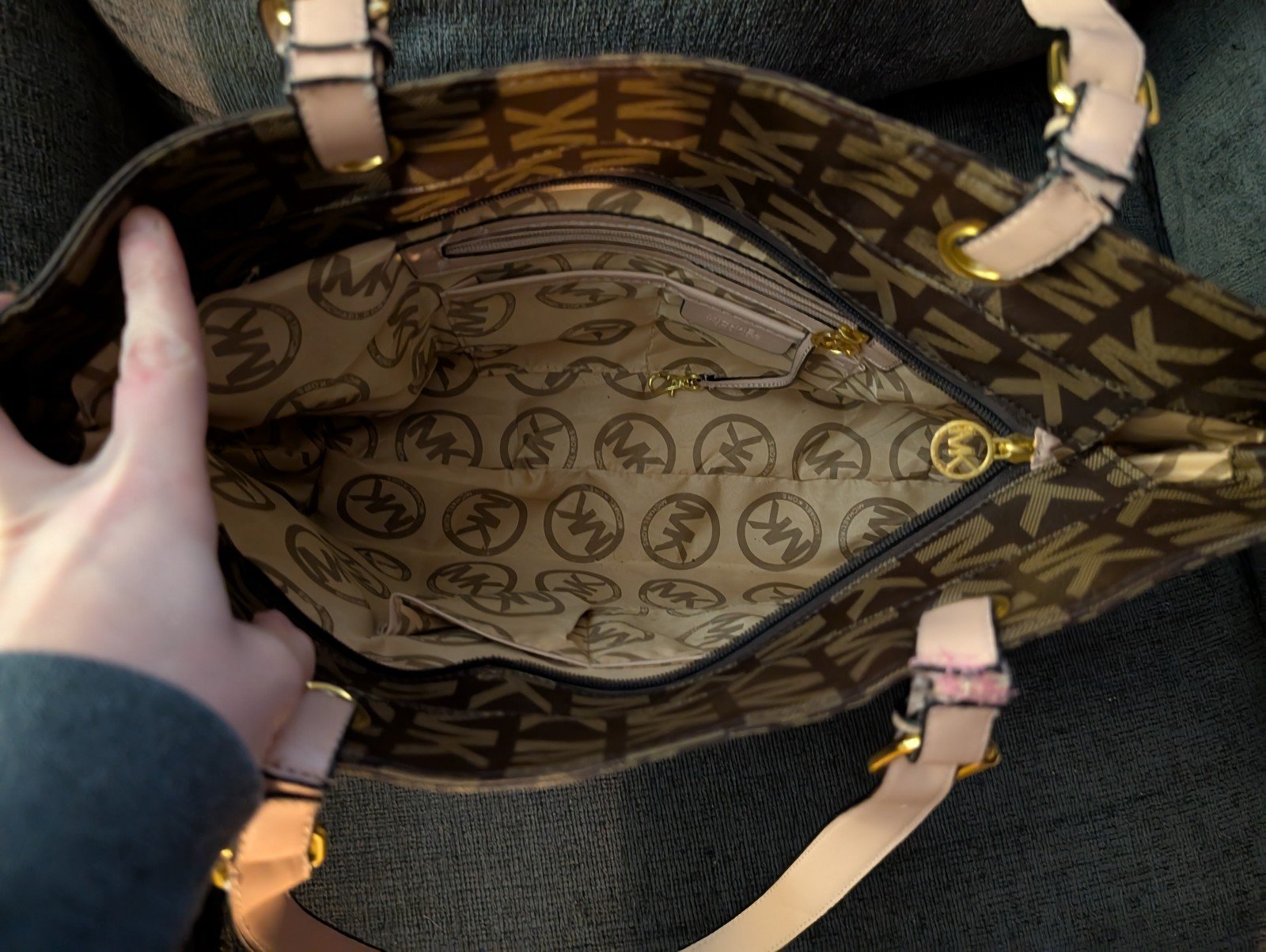 Michael Kors Jet Set Tote Bag
