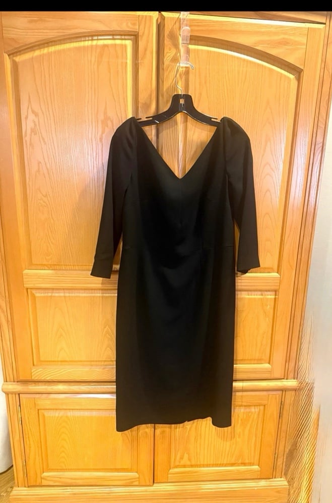 Dolce & Gabbana Black Crepe V-Neck 3/4 Sleeve Sheath Dress Women’s Size 46/10