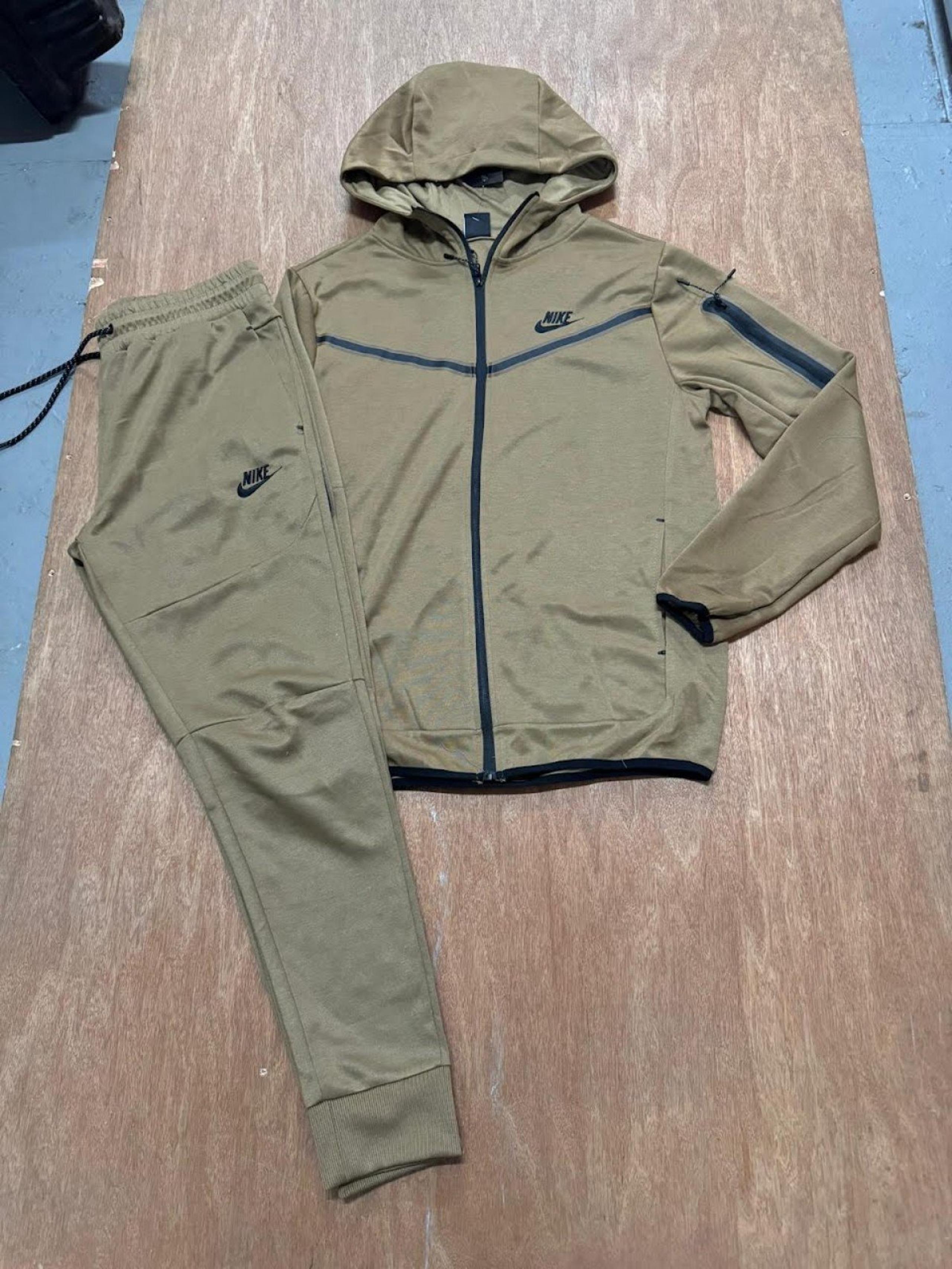 Men Small Nike Sweatsuit