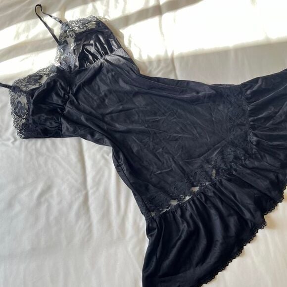 union made 70s vintage black lace slip dress womens 40