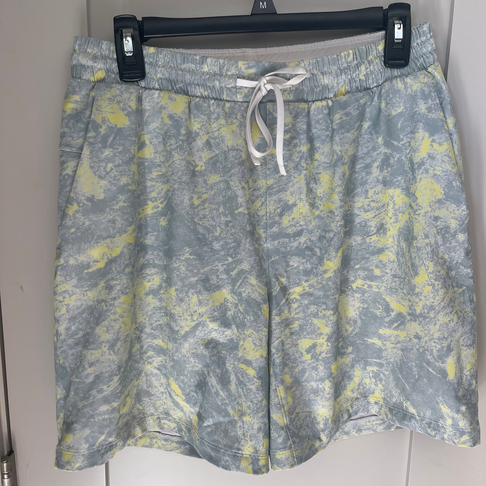 Lululemon Athletica Mens Pool Shorts 7” Medium