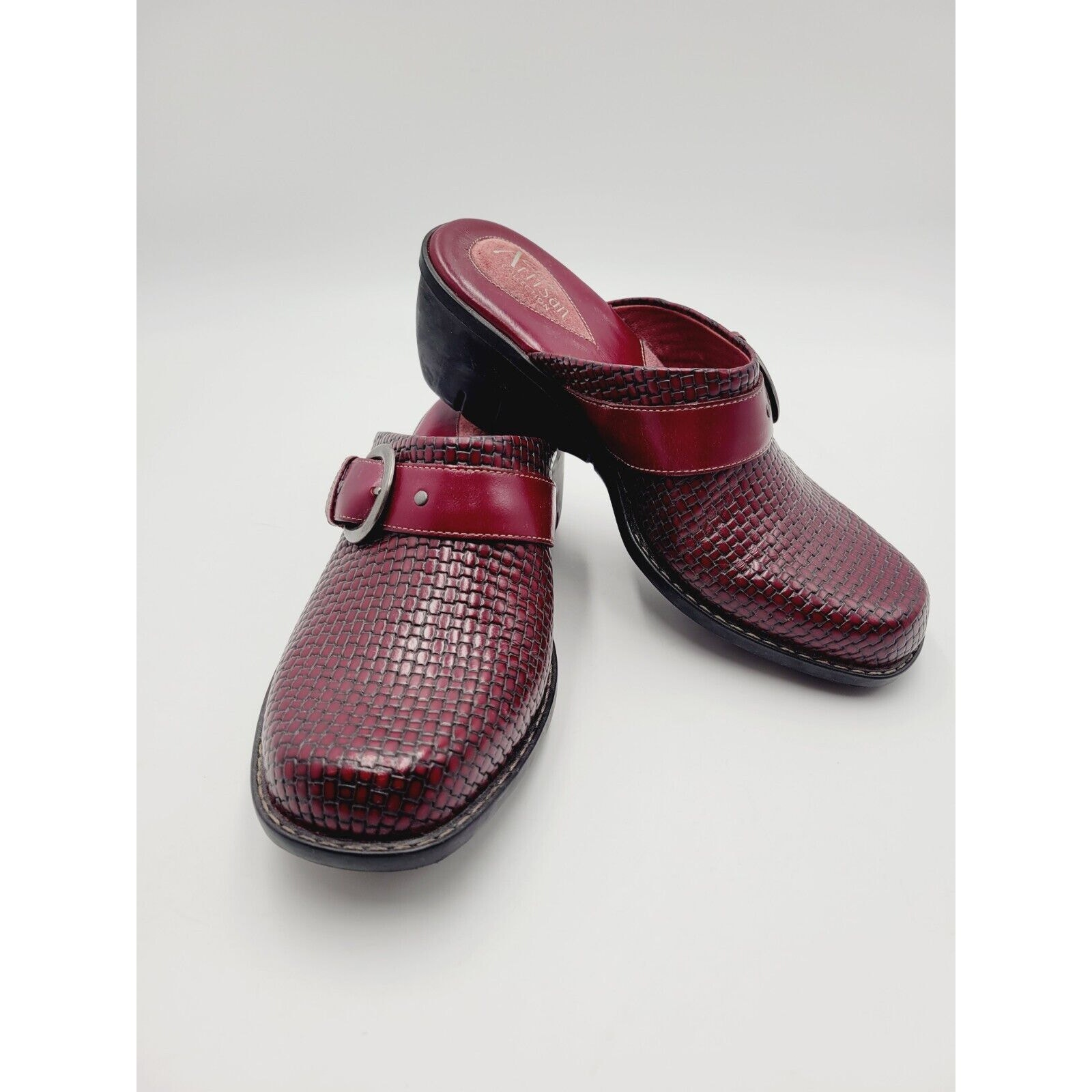 Clarks Artisan Basket Weave Burgundy Leather Slip On Mules Clogs Womens Sz 8.5M