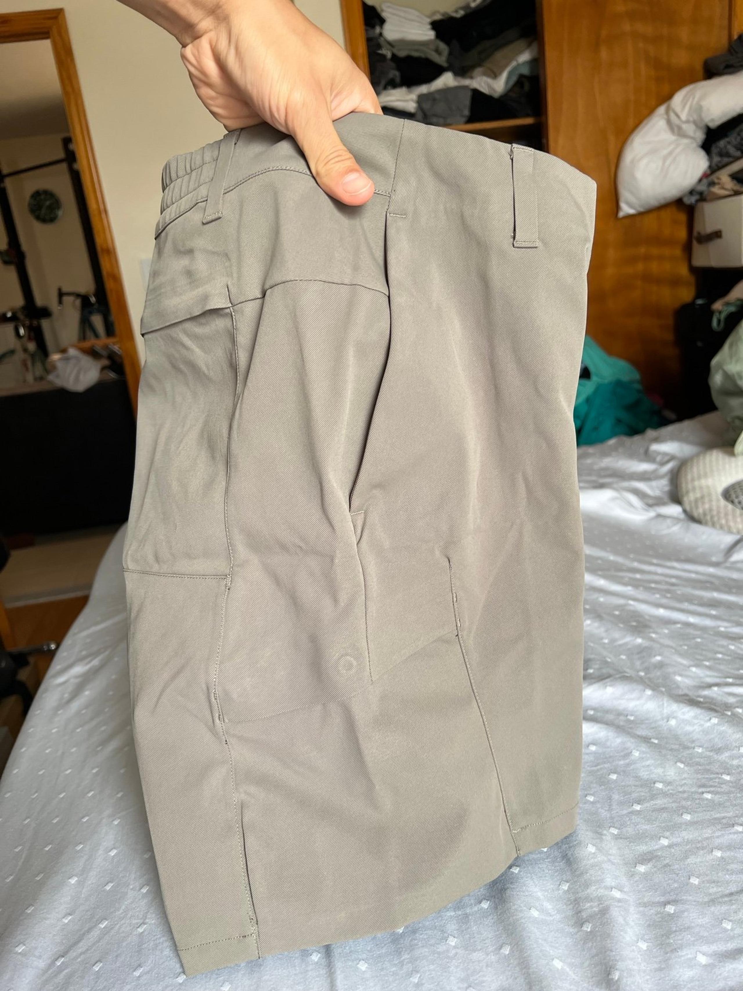 Lululemon Men’s Utility Cargo Shorts 8” Size 32
