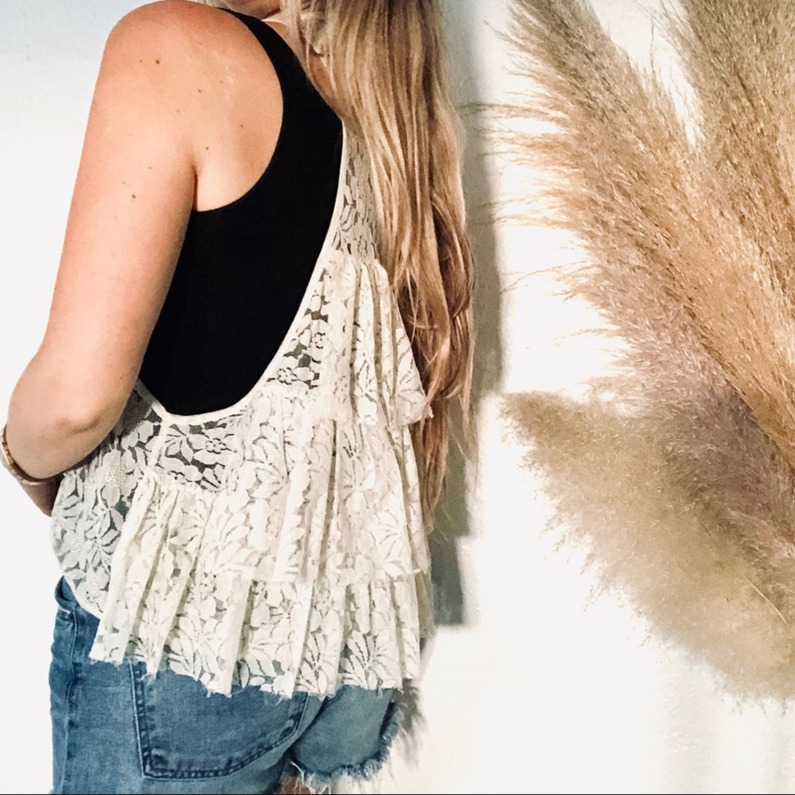 ANTHROPOLOGIE MOYNA Tiered Ruffle Back White Cream Beaded Lace Floral Vest M