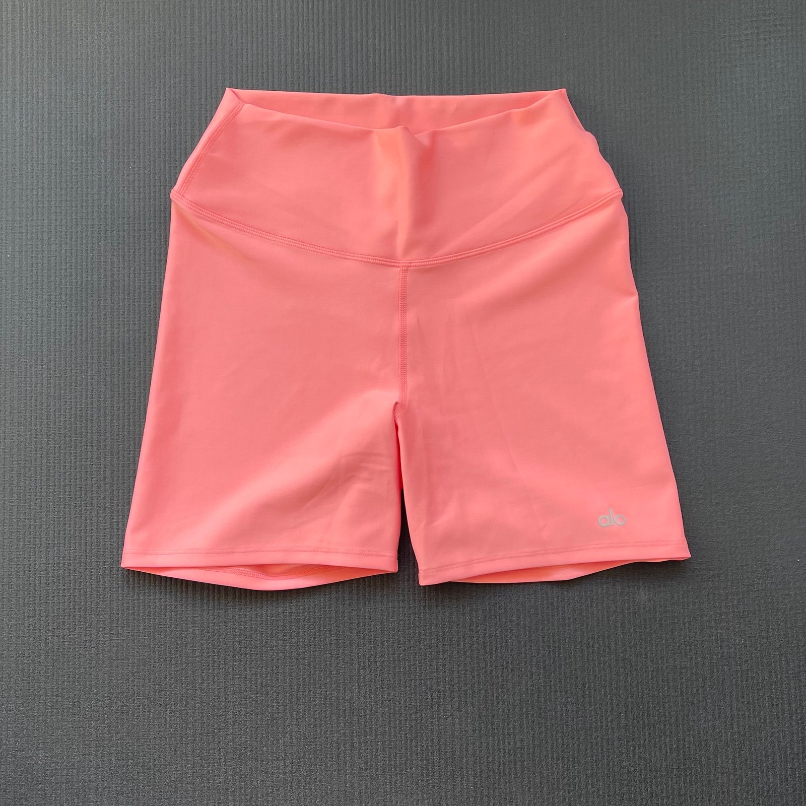 Alo yoga ALO 5 Airlift Energy Short M Strawberry Lemonade Like New