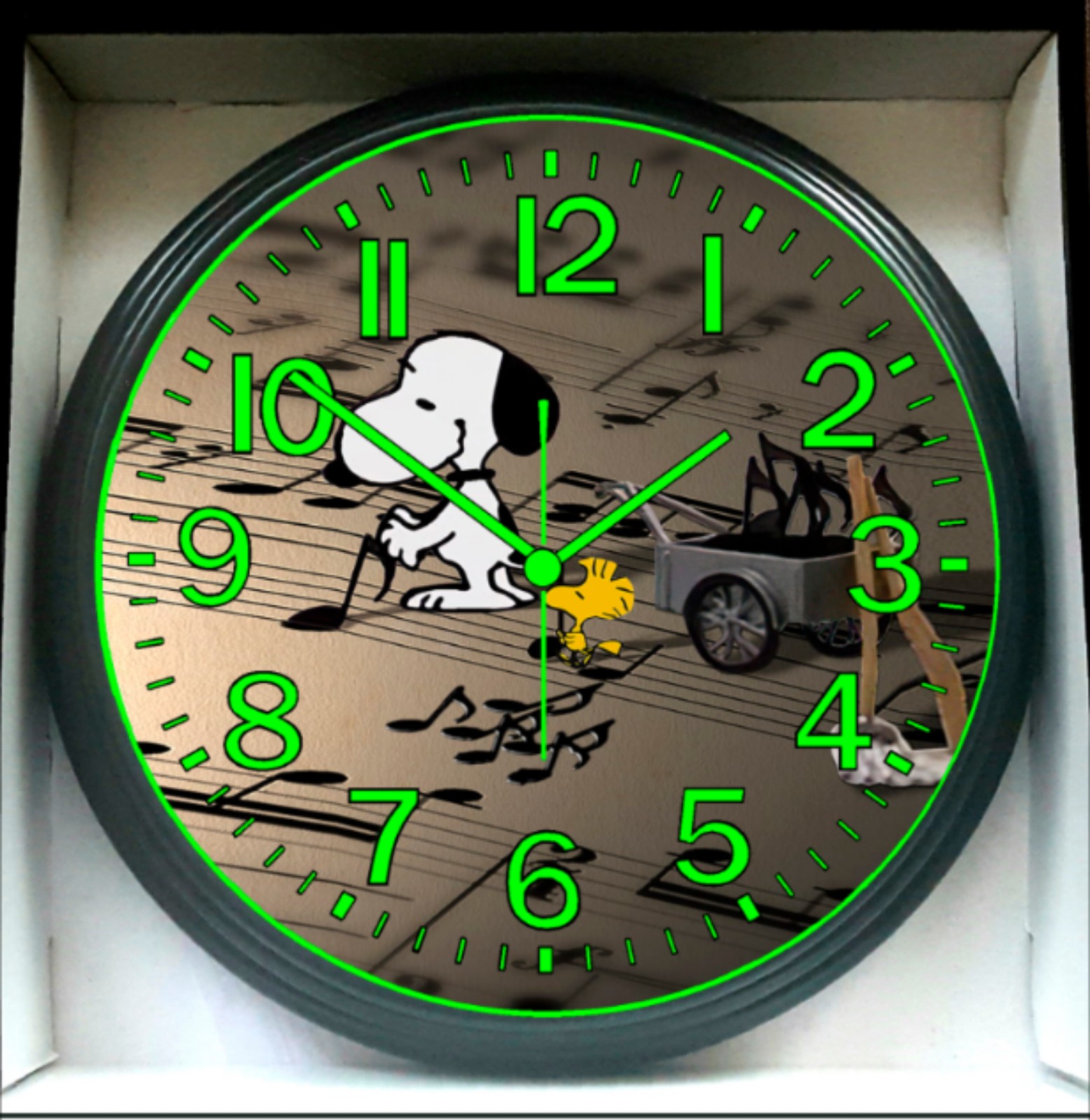 Snoopy and Woodstock Music Studio Glow In The Dark Wall Clock New!