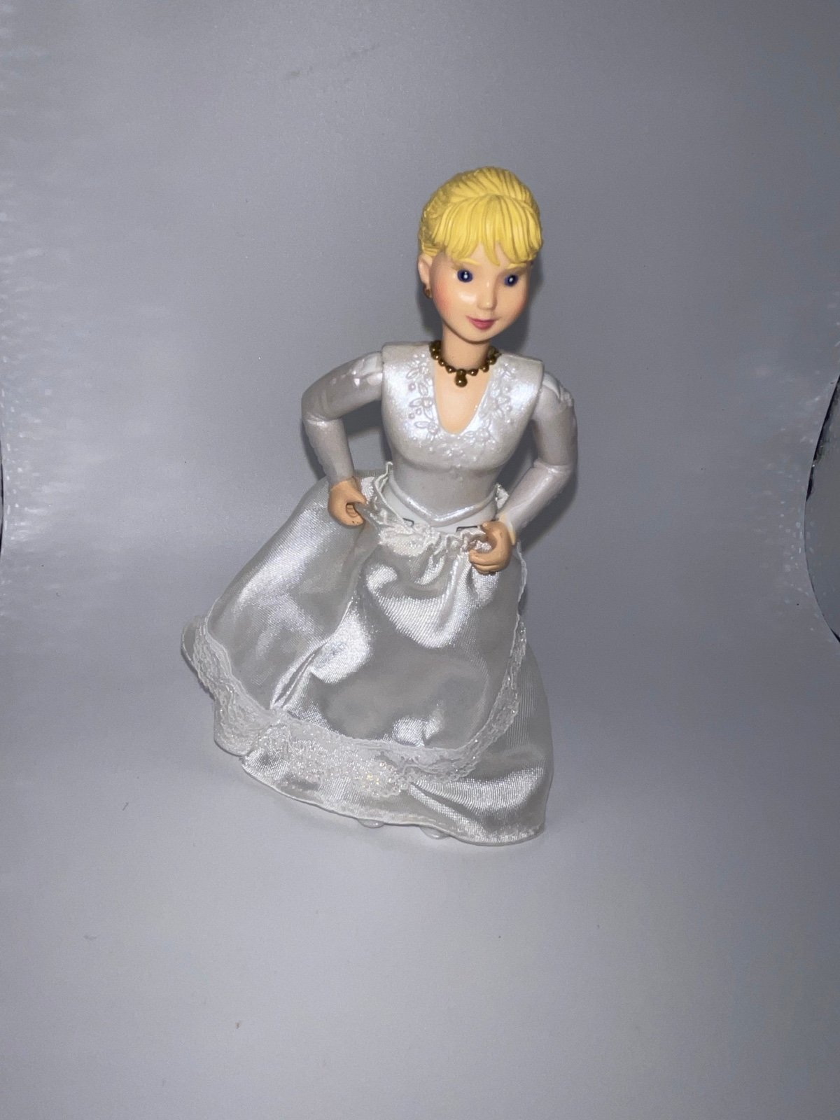 Fisher Price Loving Family Dollhouse 1999 BRIDE Blonde Woman Lady Wedding skirt