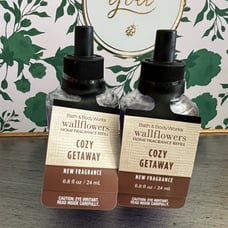 2x Bath and Body works Cozy getaway wallflower refills