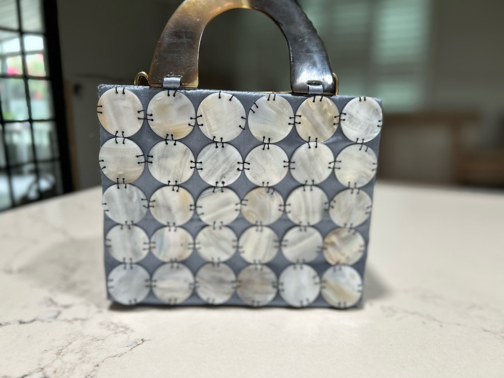 NEW Summer Beachy Shell Mother of Pearl Lined Clutch 7x6”