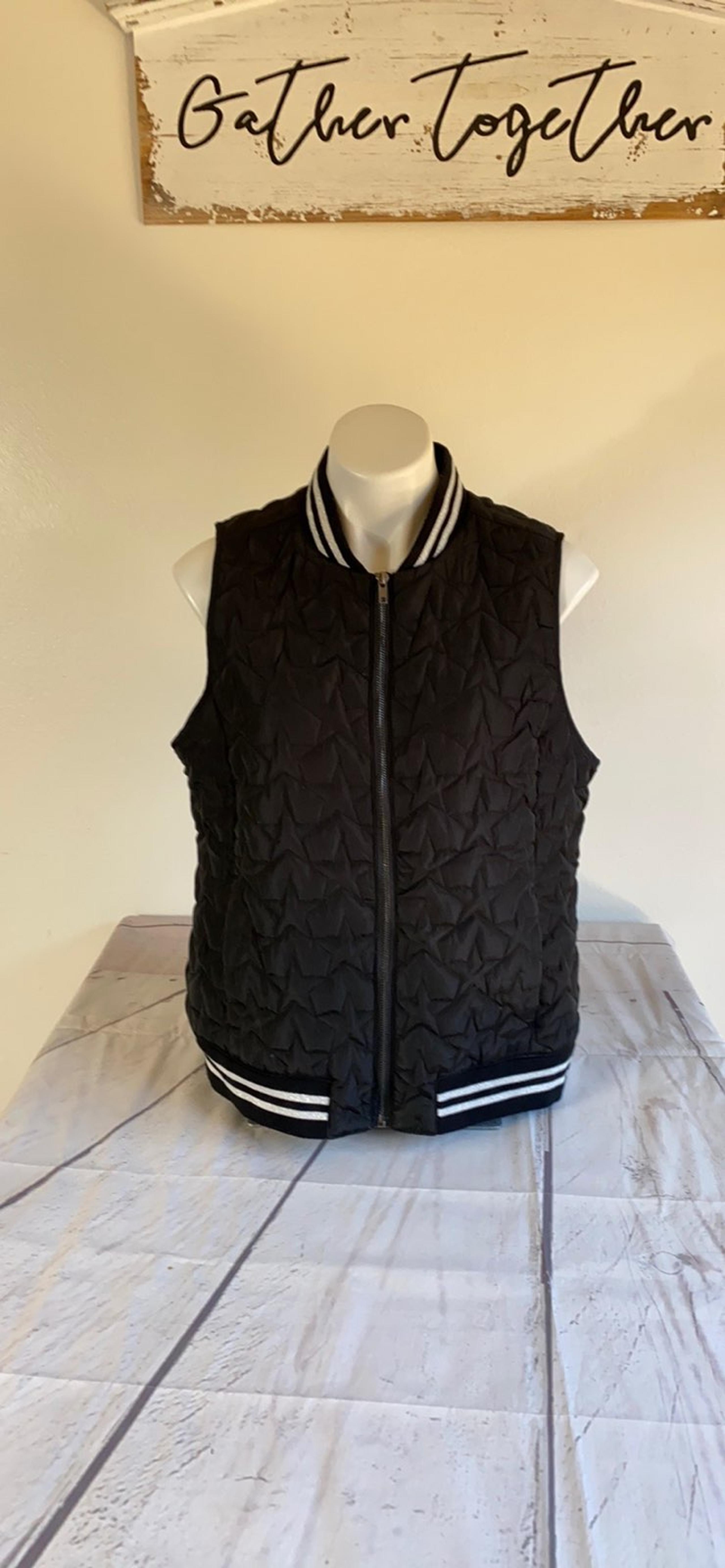 Women’s Kensie black vest size large