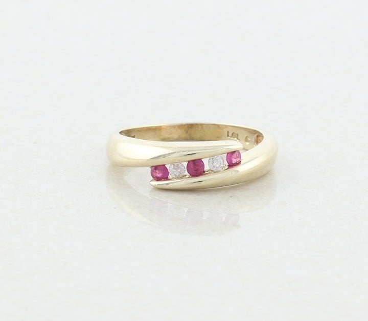 10k Yellow Gold Natural Ruby and Diamond Band Ring Size 5