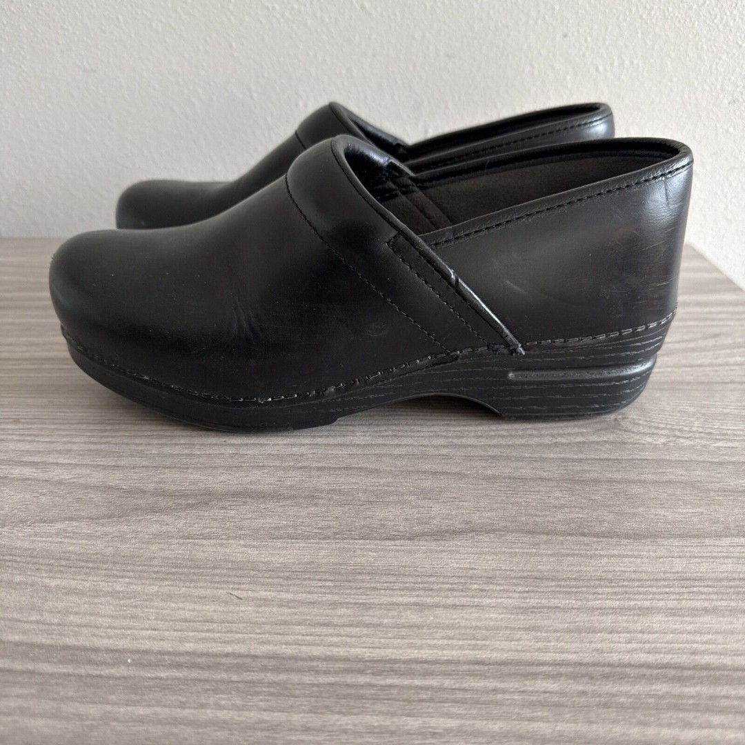 Dansko XP Black Leather Nursing Shoe Clogs Slip Resitant EU Sz 40 US Sz 9.5-10