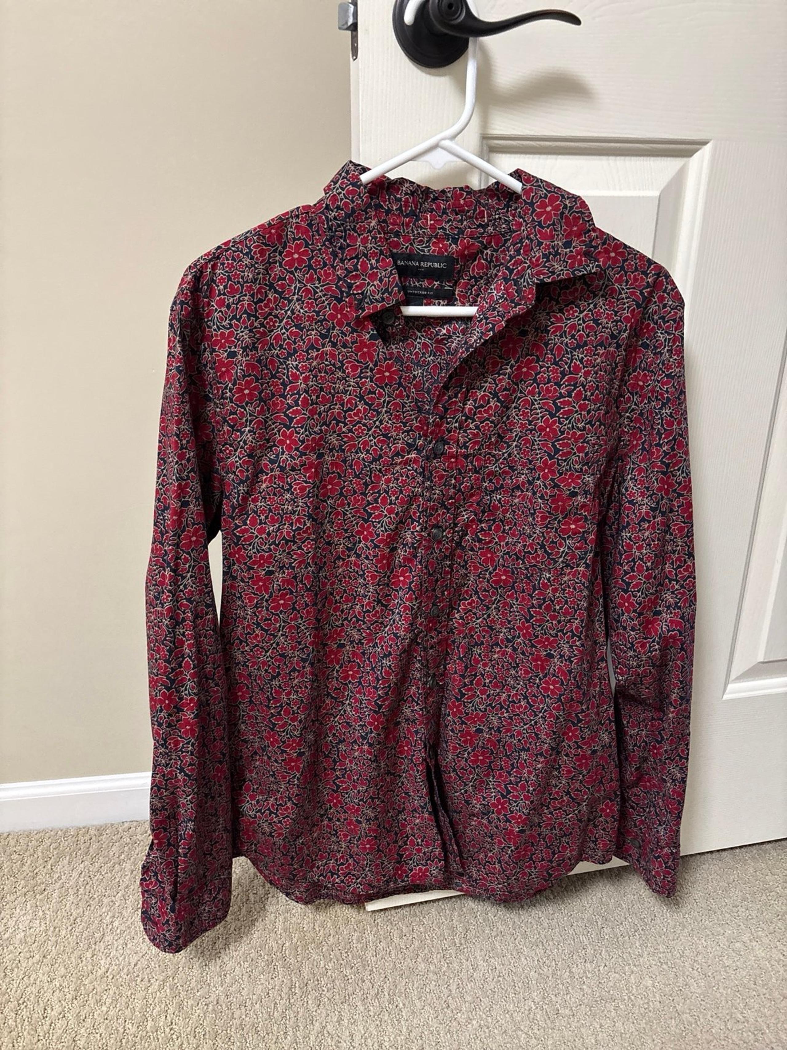 Banana Republic long sleeve untucked shirt for men